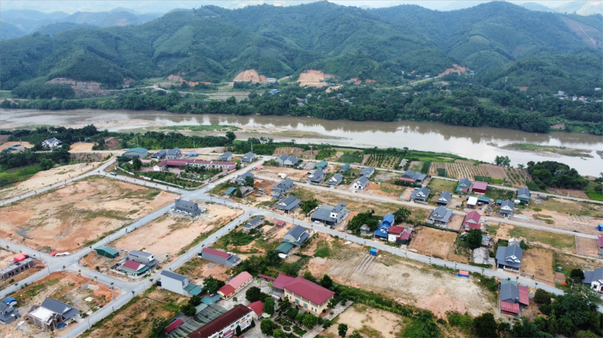      Gấp rút di dân tái định cư sân bay, Lào Cai có khả năng “cất cánh” vào cuối nhiệm kì? (12/7/2023)